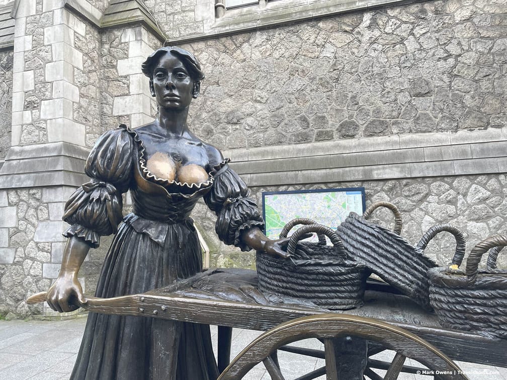 Molly Malone Statue Dublin