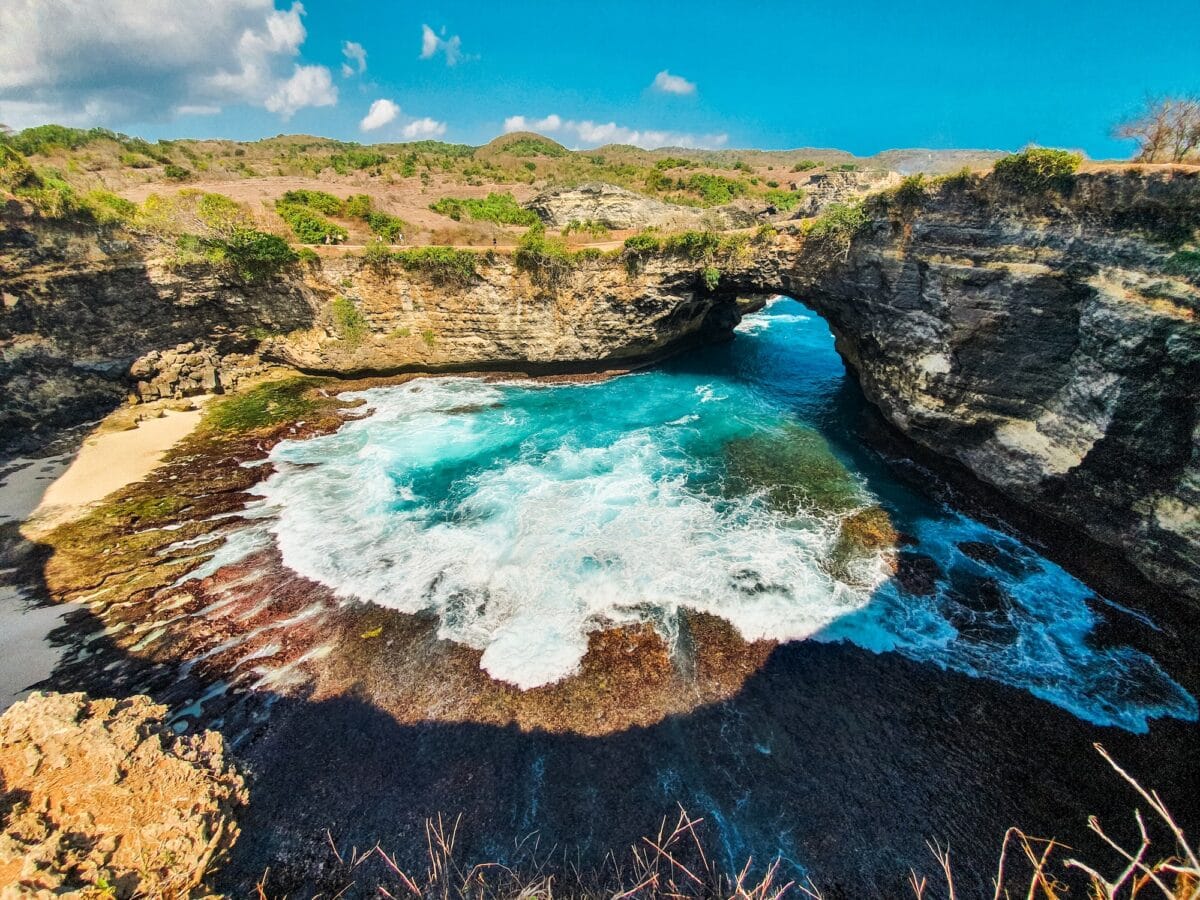 Broken beach in the abusa Penida island in Indonesia