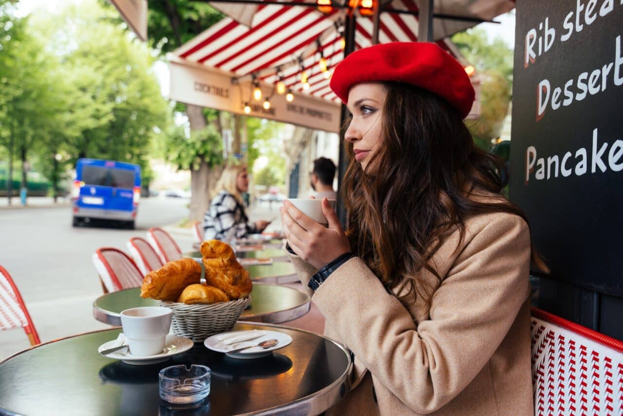 Beautiful young woman visiting paris and the eiffel tower